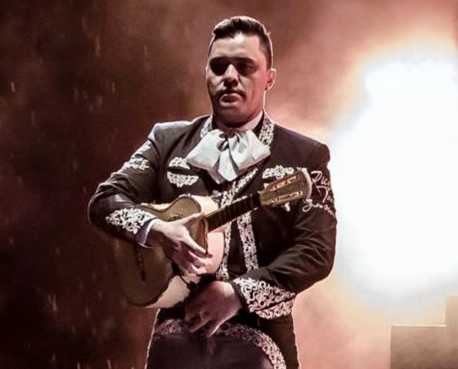 RICARDO TORRES Y SU MARIACHI